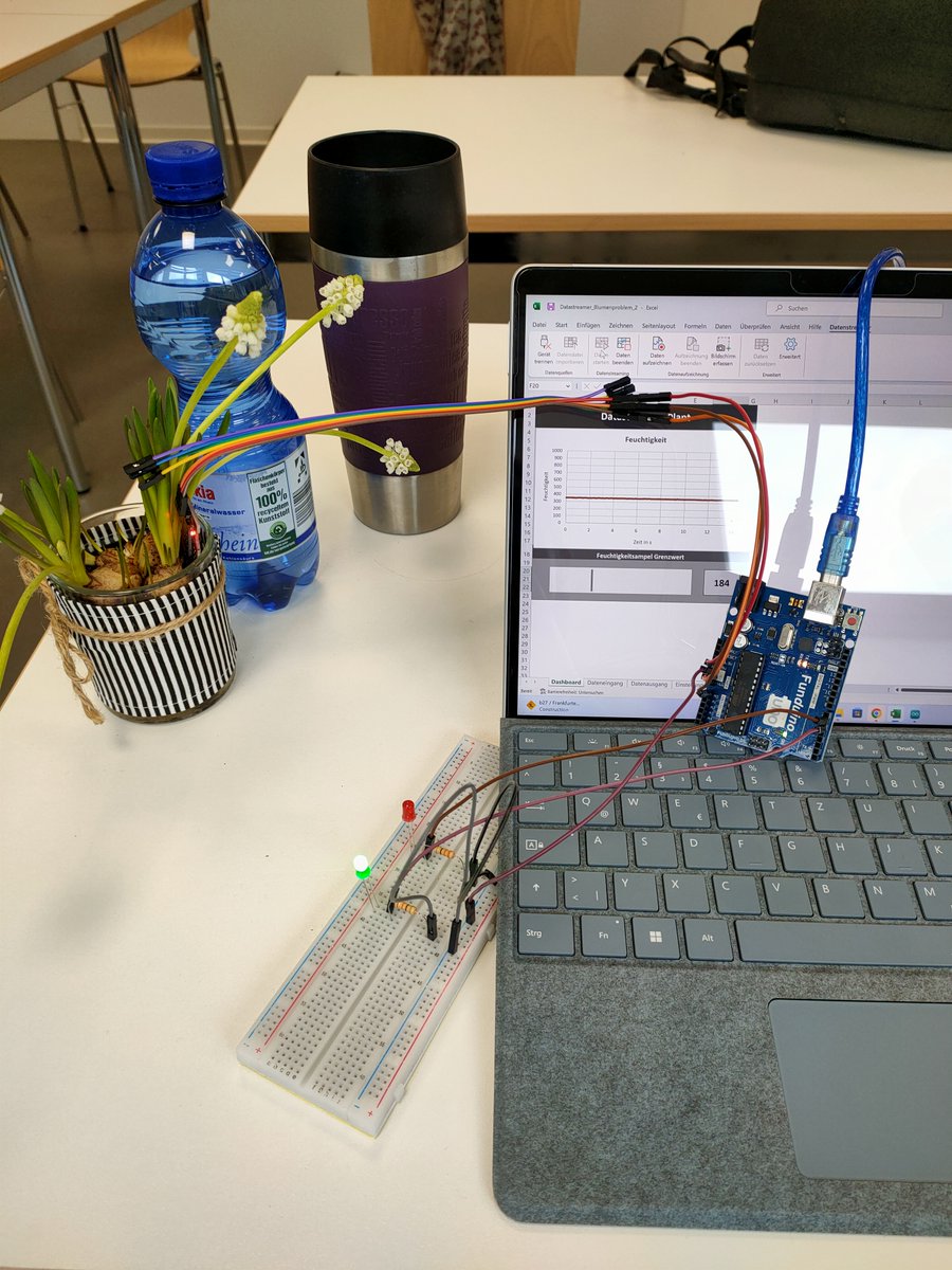 Die Konferenz "Maker-Education in der Lehrer:innenbildung" an der PH Ludwigsburg war einfach genial. Ein guter Mix aus digital und analog, intensiver internationaler Austausch über die Zukunft der Lehrerausbildung, viel Ausprobieren und Lernen. Bin schwer beindruckt! 👏