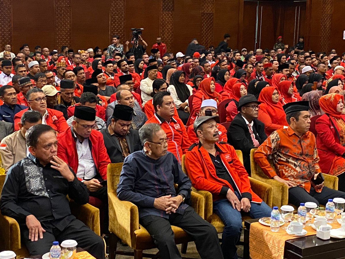 Gani_Nasution44's tweet photo. 🙏🇮🇩💙#MUBES III PARTAI ACEH 2023🤝"Meu-saboh Geutanjoe Meu-Hase Meu-tjre Bre Geutanjoe Binasa"🤝Banda Aceh, 25 s.d 26 Februari 2023✍️👍🤝🙏 https://t.co/QKKowviFNa