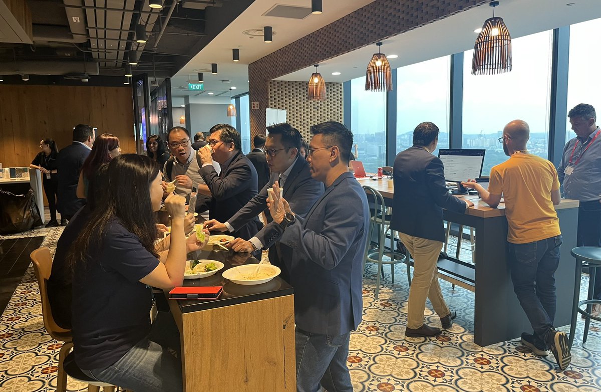 CiscoPartnersAP's tweet photo. The networking opportunities at #PartnerManagedExchange are unparalleled. Our @CiscoPartners are connecting with like-minded professionals, sharing ideas and insights, and forging new business relationships. #Networking #Connections #CiscoEvent #GoManaged https://t.co/lV4j7b8C78