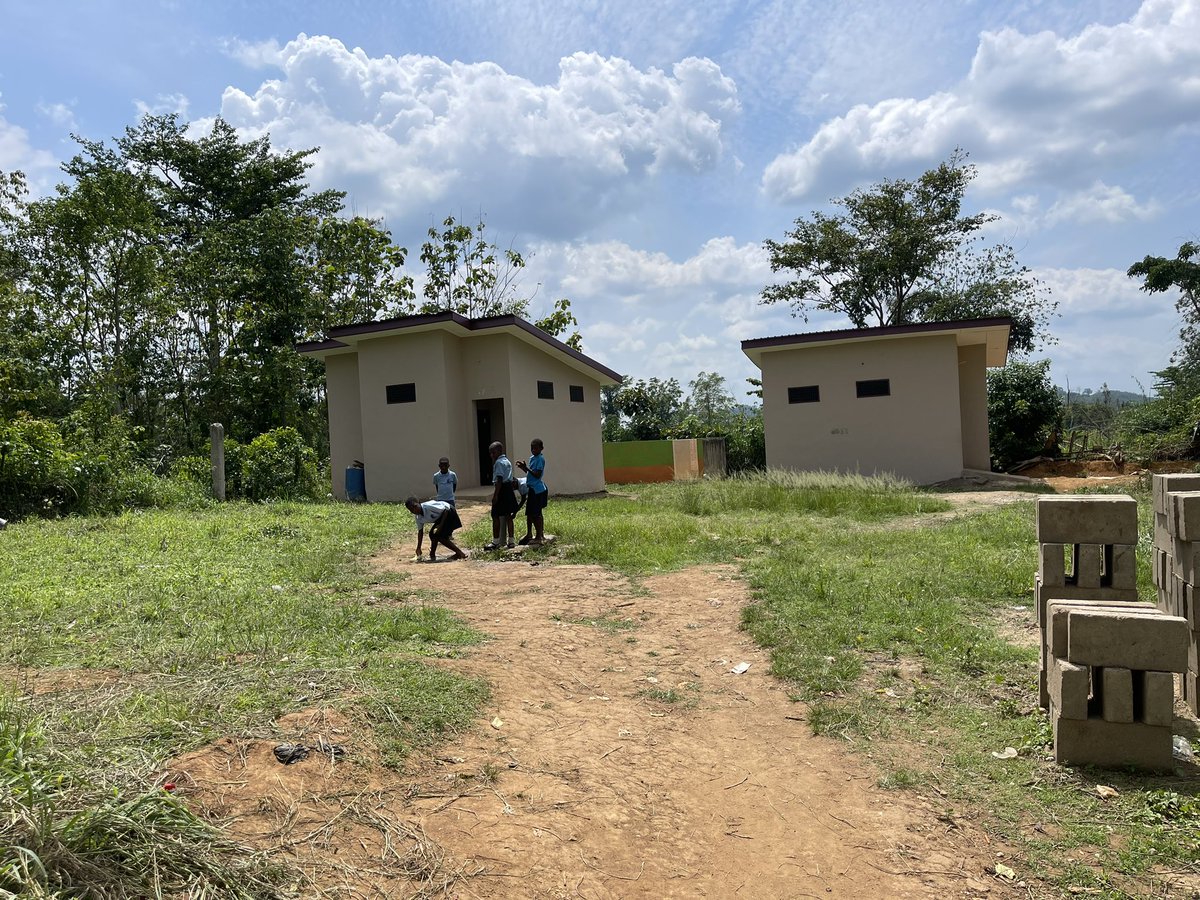 Michael851112's tweet photo. @miseancara member #ClunySisters provide quality &amp; affordable basic education to over 400 children in Domeabra, a rural settlement in Ghana. Without this project, all these children would be on the farms helping their parents #LeaveNoOneBehind 
@Irish_Aid https://t.co/EJJTN20n4V