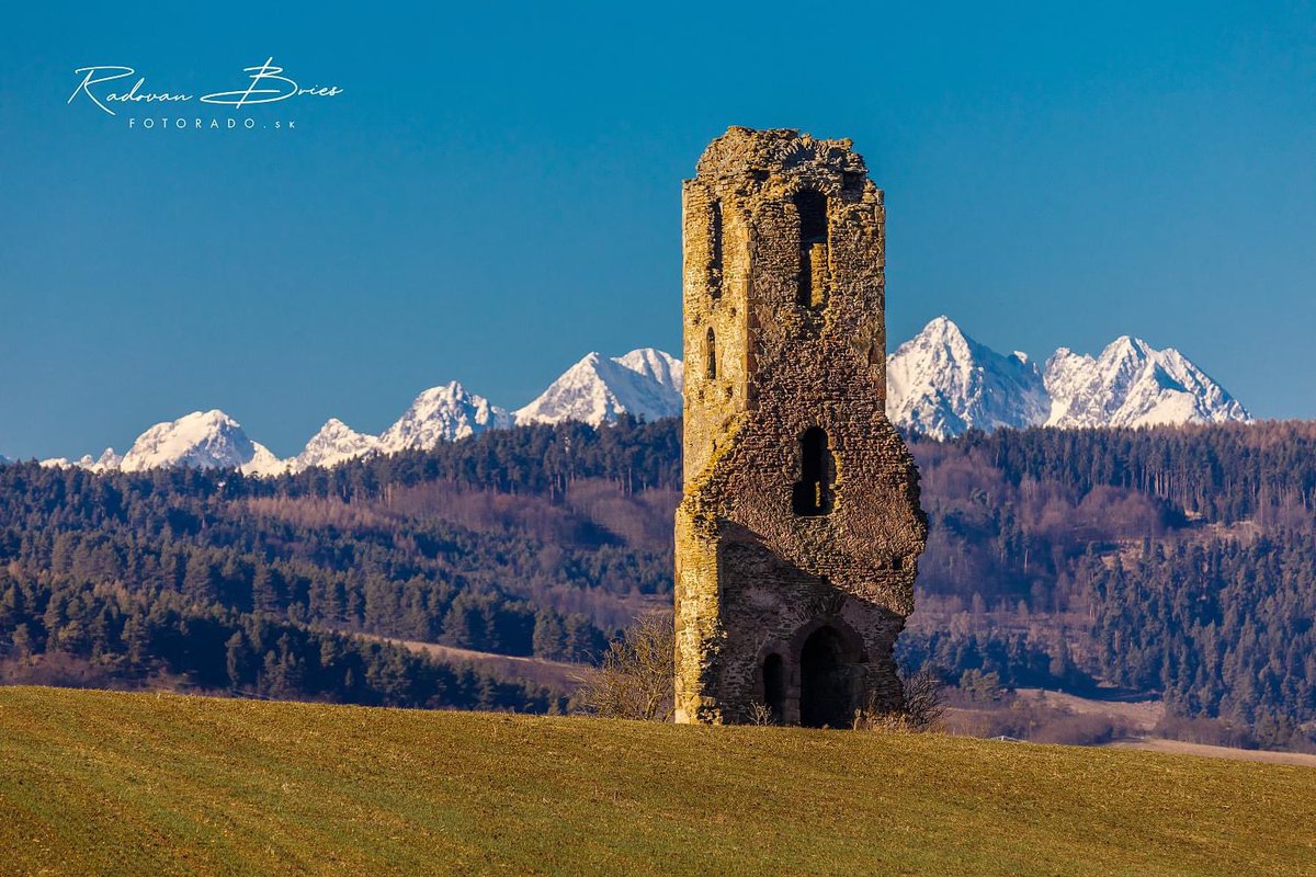 ThisIsSlovakia_'s tweet photo. Ruins of the church from the 14th-15th century on field in a non-existent settlement Miloj. 🏔️🇸🇰 #ThisIsSlovakia https://t.co/sVJOuJxuLH #history #slovakia #landscape #mountains #travel #view #hightstras https://t.co/UsOcGLKyfY