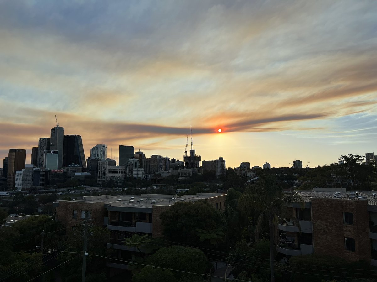Smoke clouds over North Sydney this evening
#northsydney #sydneysunset #neutralbaysunset #lowernorthshore