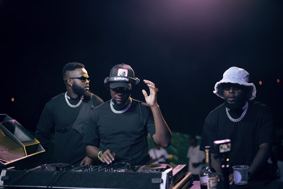 fme_djs's tweet photo. Bafana Ba Style, Bafana Ba Piano 🔥🎹 

Dressed by: @troublestorebw 
📸: Eleazar Photography

#superstardjs #fmedjs https://t.co/BG7RnNwsNW