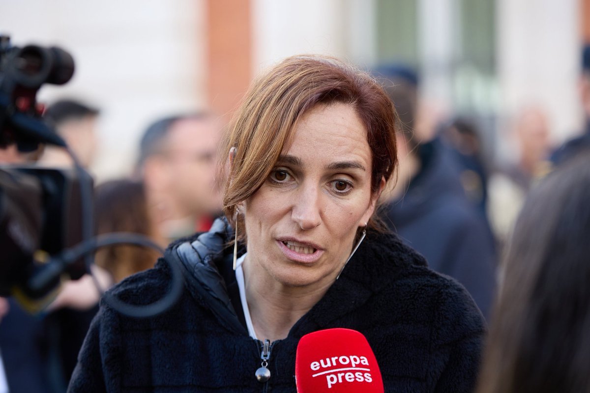 Se llama Mónica García y es la candidata de Más Madrid.
No se dió cuenta de que le habían ingresado en la cuenta corriente los 195 euros del bono social térmico, y aspira a gobernar la Comunidad de Madrid, que tiene un presupuesto de 25.738 millones de euros.
No reírse. Es serio.