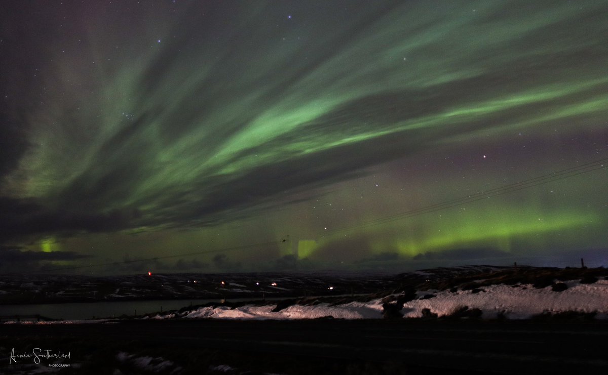 AimeeS74's tweet photo. Aurora in Shetland last night, visible to the naked eye #AuroraBorealis #Shetland #dancingskies https://t.co/aoobyiqRPf