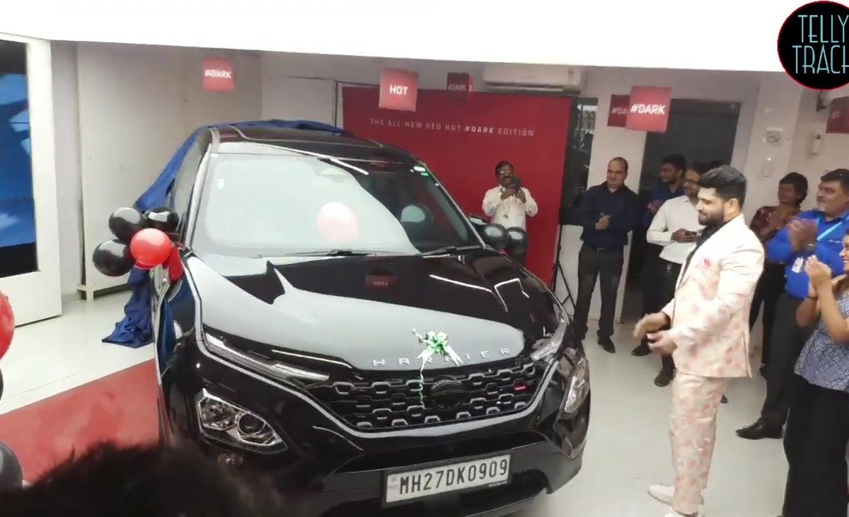 Devil_SK27's tweet photo. Congratulations to our #Amravatikar the self made man @ShivThakare9 for your new car...
Long way to go💯
Great to see #MH27 number...❤️😝

#ShivThakare https://t.co/14fgr1LLPw