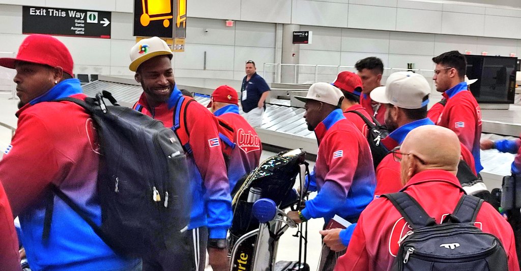 #elCubaClasico ya está en Florida tras el largo traslado aéreo cubierto desde Tokio, poco después de vencer 4x3 a Australia y avanzar a la semifinal del #ClasicoMundialdeBeisbol2023.
#Cuba #BaseBall