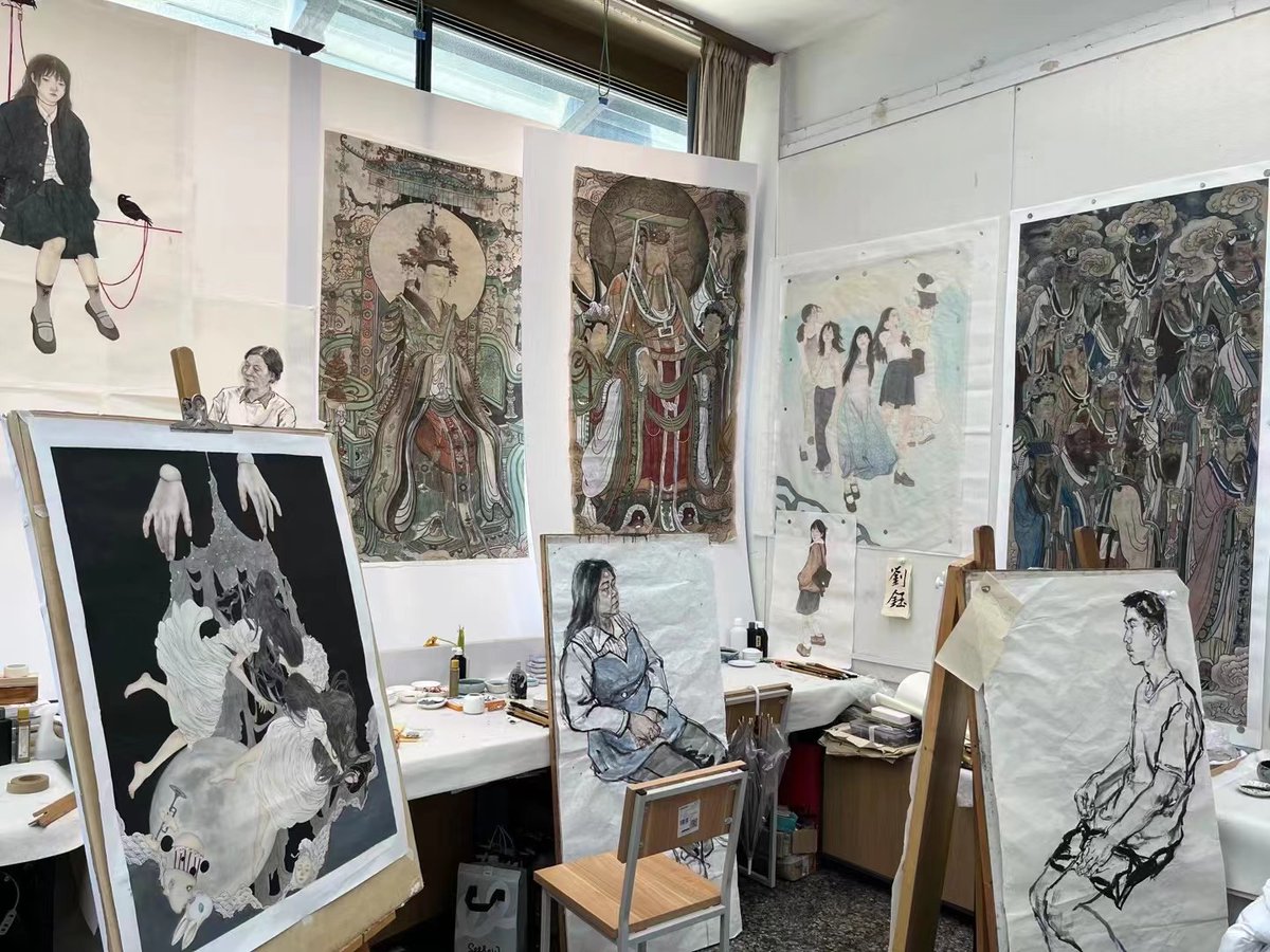 CAAofficialEN's tweet photo. A teaching achievement exhibition of the Department of Chinese Painting for the past autumn semester was recently held at the Nanshan Campus of the #chinaacademyofart, showcasing what students learned in one semester under the guidance of teachers. #Art #University #StudyatCAA https://t.co/0N9ZRT0WF4