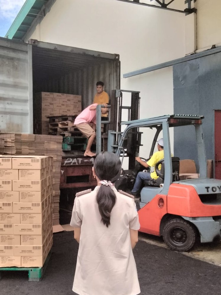 BKIPMBitung's tweet photo. 16/03 Kegiatan pengawasan stuffing ekpor produk perikanan jenis canned tuna dgn volume 15.267,84 Kgm tujuan United States oleh petugas BKIPM Manado di UPI Bitung. 
#KKPThrive 
@Muhlin21 
@BKIPMManado 
@pondaag_vera 
@bkipm_kkp https://t.co/OoydvNuNrR