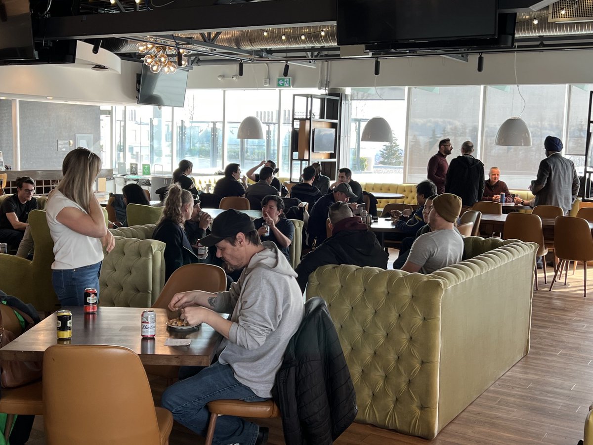 vancityMark's tweet photo. Super excited to see staff come together again to “Study” at ⁦@SFU⁩, best spot to book an event via ⁦@SFUAncillary⁩ https://t.co/uXh2mUoxEZ