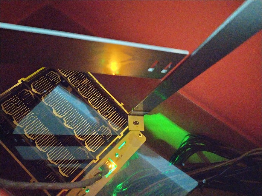 FlameITIO's tweet photo. @simpleminingio After 5 years in #immersioncooling 

Nothing happens. This is our longest running experiment and hardware in liquid. https://t.co/qhhj5p1bBJ