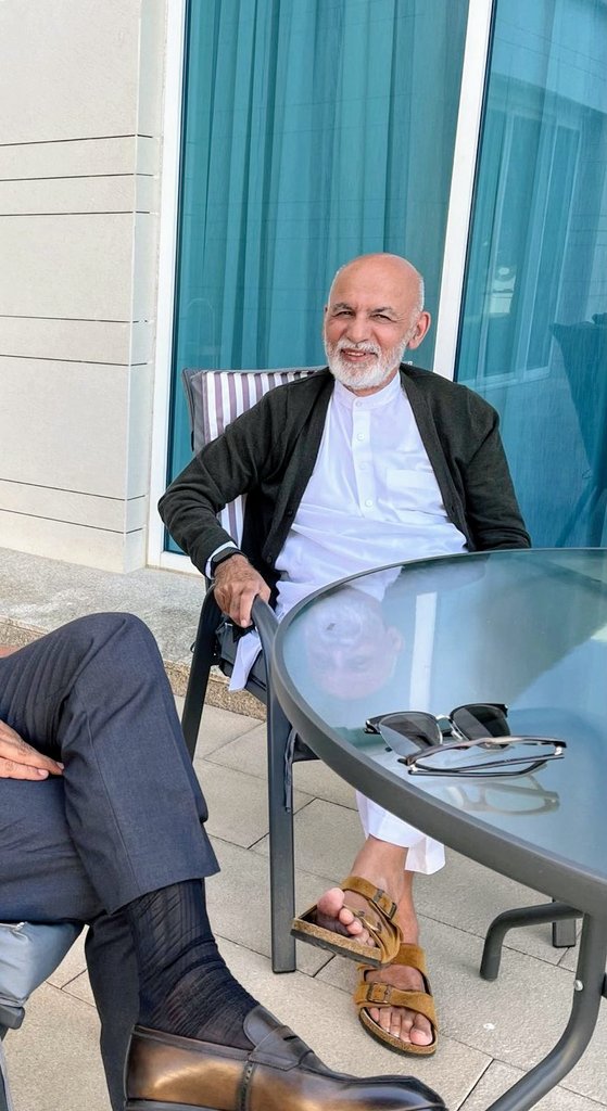 muhammadmalakzi's tweet photo. رایشه بې تا نه شي او بې ستا له موسکا نه شي 
زړه مې داسې کولپ دی چې په هېڅ کیلي به وا نه شي. https://t.co/CGPbg9V0S6