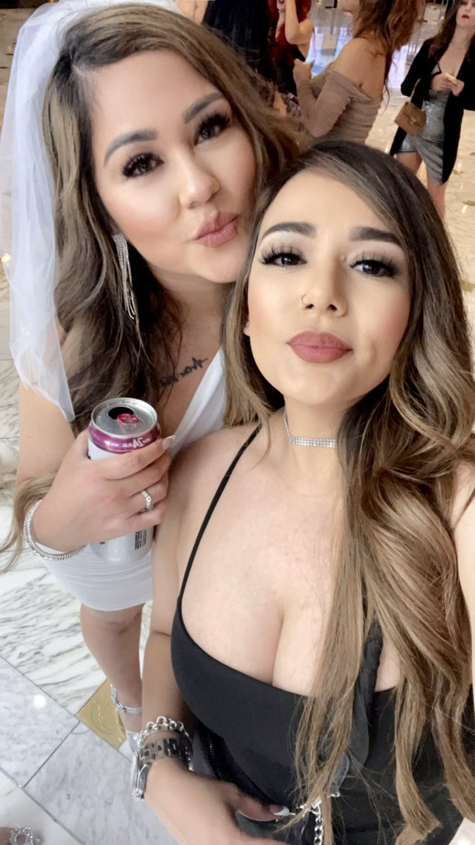 cortezvaleria5's tweet image. Leslies Bridin Dirty🤍💍 #OneToxicaDown #MyGirls #BacheloretteWeekend