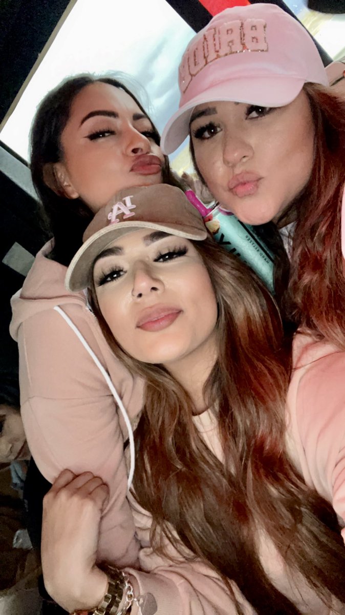 cortezvaleria5's tweet image. Leslies Bridin Dirty🤍💍 #OneToxicaDown #MyGirls #BacheloretteWeekend