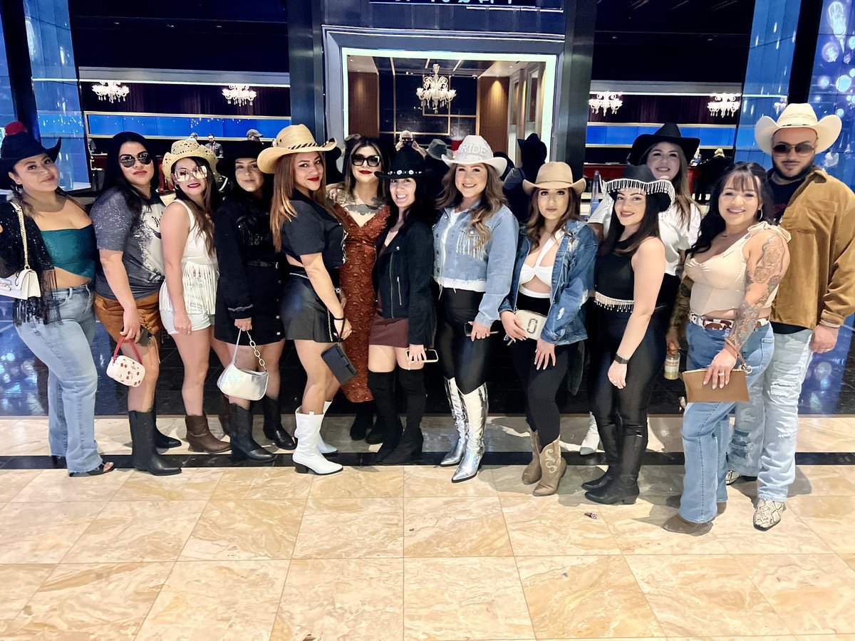 cortezvaleria5's tweet image. Leslies Bridin Dirty🤍💍 #OneToxicaDown #MyGirls #BacheloretteWeekend