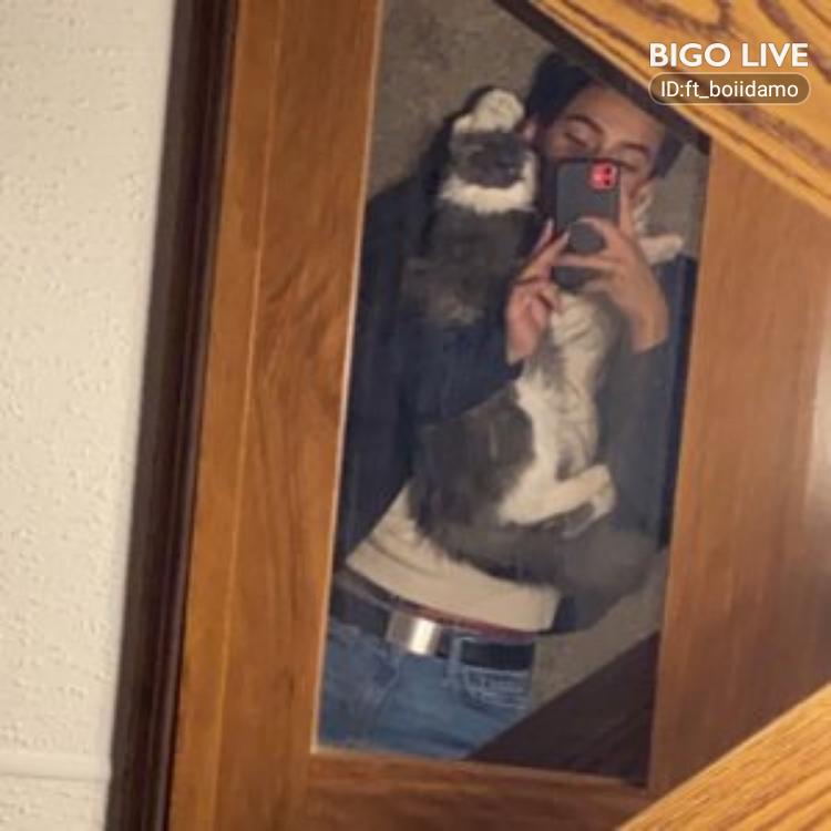 JamesJa38598164's tweet photo. Come and see ft_bøïïdåmø streaming live on #BIGOLIVE and make new friends!  https://t.co/9wyqA7bUUZ https://t.co/8T5luXL6r0