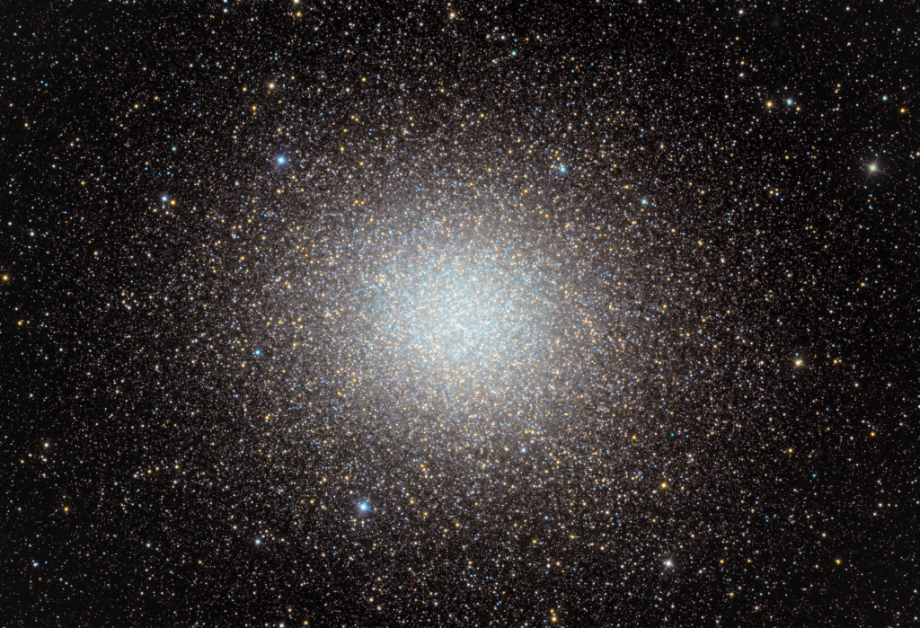 1koolkat's tweet photo. Millions of Stars in Omega Centauri #space #nasa https://t.co/xuIBx0Cojs