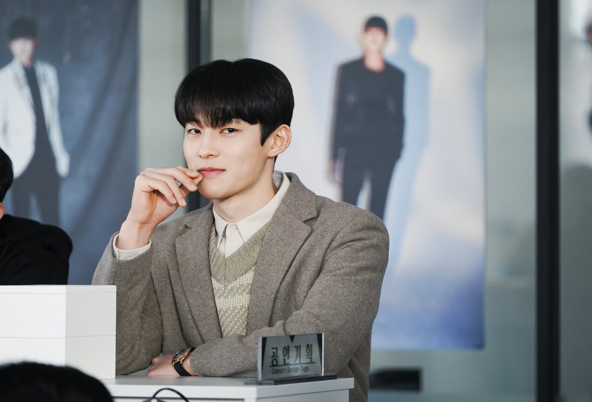KENAZ_official's tweet photo. 눈마주침 > 미소 > 수줍게 브이
귀여운 동백이 때문에 지금 이곳은...Heaven😇
✨#밥이사 시청은 헤븐리에서~✨
https://t.co/uv9Ttt25jF
#밥만잘사주는이상한이사님 #TheDirectorWhoBuysMeDinner #비하인드 #bl #bl드라마 #벨드 #blwebseries #webseries #heavenly #헤븐리 #KENAZ #케나즈 https://t.co/IMUAF0GcJv