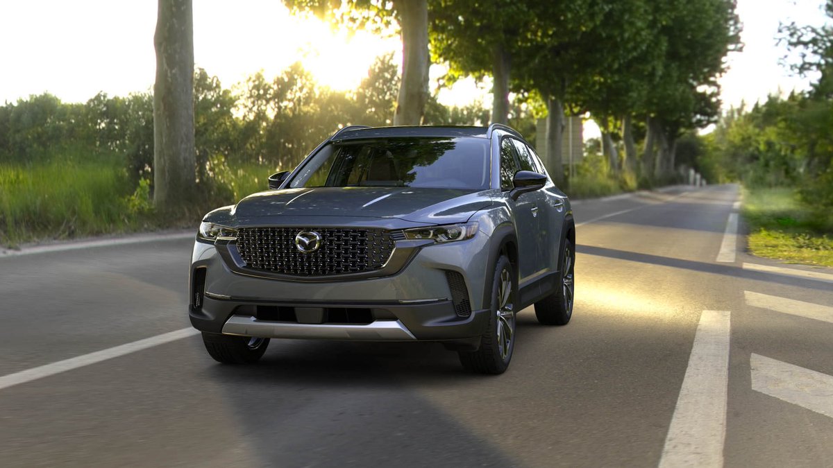 SamiraRached's tweet image. Ya llegó la nueva Mazda CX-50
En una sola versión, SIGNATURE, con un motor 2.5l Turbo SKYACTIV-G 228hp, torque de 310lb/pie y una transmisión automática SKYACTIV – Drive de 6 velocidades con modo manual.
Su precio es de $849,900 MXN

A mi me encantó 😍
Qué opinan, les gusta?