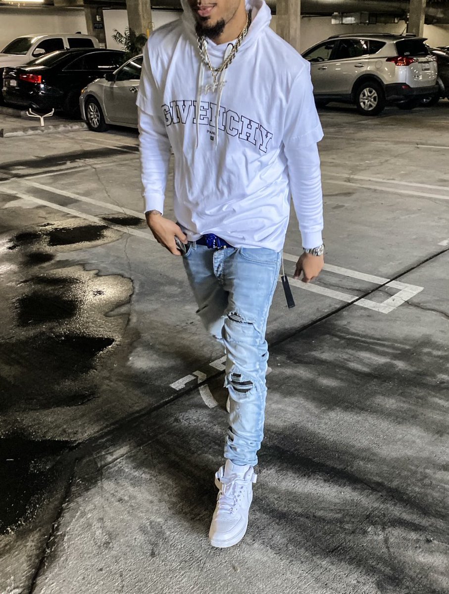 shawneff559's tweet photo. Same pose, different loaf…💸💯 https://t.co/YhO3ZnCMb0