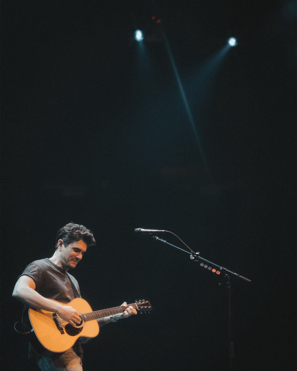 lo0selucy's tweet photo. people say things like “irrelevant” or “who still listens to him”, but john mayer literally just sold out madison square garden acoustic, without a band, and with no new material 24 years into his career! https://t.co/8efW85w9L9