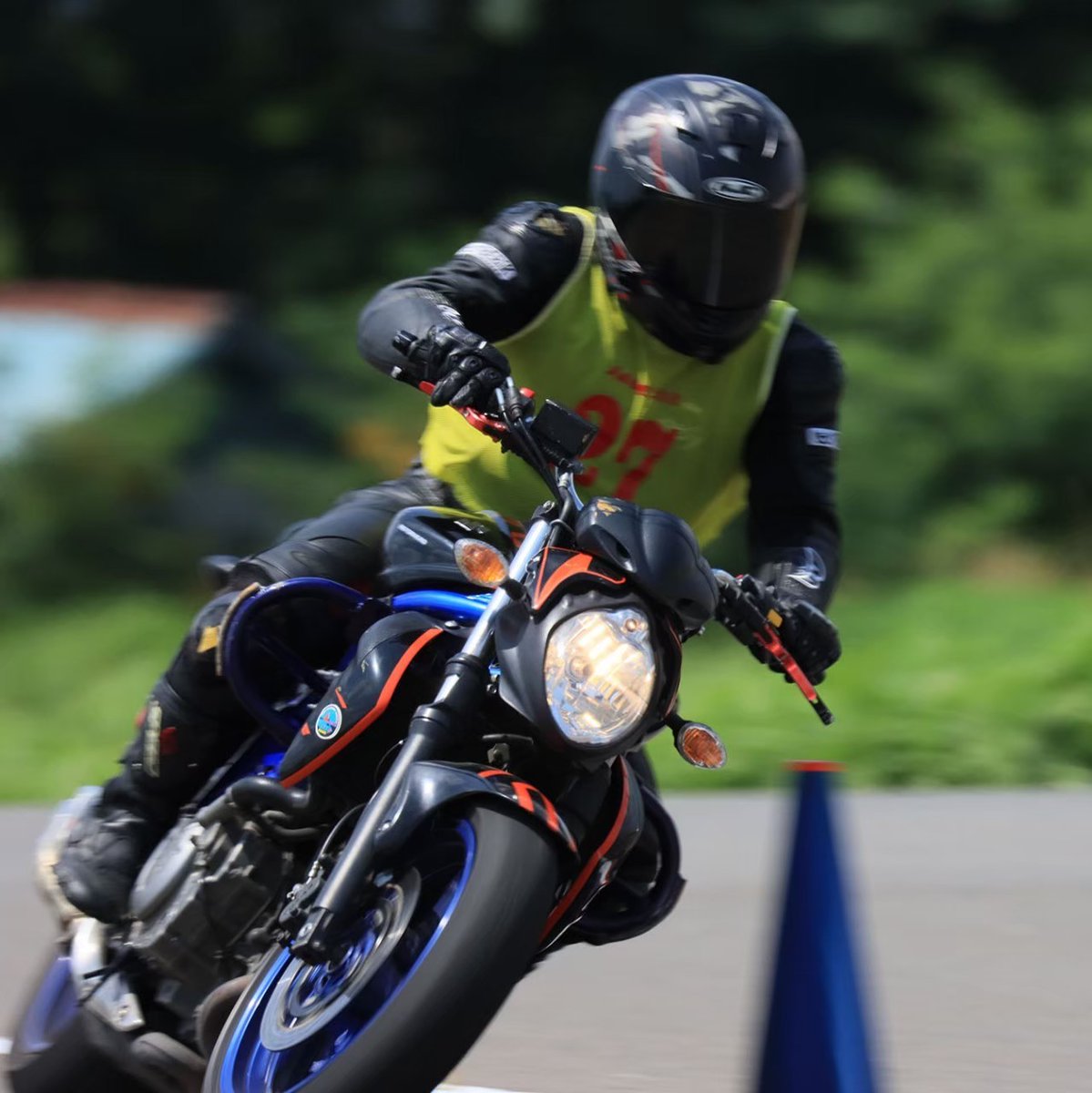 LION7911's tweet photo. しばらくバイクの事ツイートしてないから、バイクの画像を固ツイにしようと思ったら、一昨年のジムカーナの画像しか無い！！

住み: 札幌
年齢: 20後半片足突っ込んだところ
職業: PCカタカタ
趣味: ゲーム、読書、運動、プログラミング https://t.co/LeVbVVlpfX