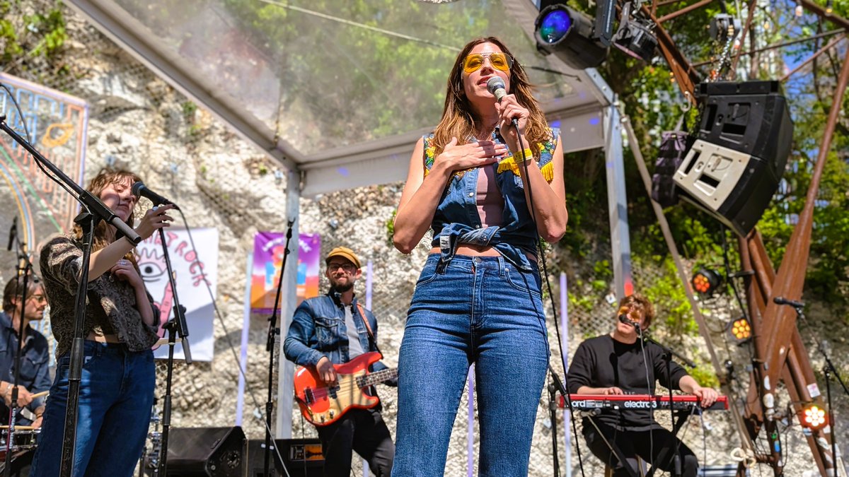 ChangoElectrico's tweet photo. Platinum-awarded singer-songwriter, Katie Toupin, performing at the Women That Rock Day Party Showcase at Cheer Up Charlies during SXSW 2023.
https://t.co/5OjK0787M9

 #katietoupin #womenthatrock #sxsw #sxsw2023 https://t.co/p7bhsajHSs