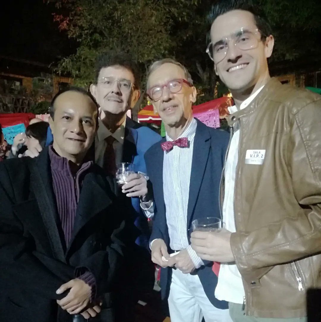 miguechiapaneco's tweet photo. En la fiesta luego de la premier de la peli #QueVivaMexico con el Dir #LuisEstrada #MarioDeLaReguera #claudiorodriguez y #SantiagoOrtizMonasterio en @CasaIndio https://t.co/xwYInQZVG6