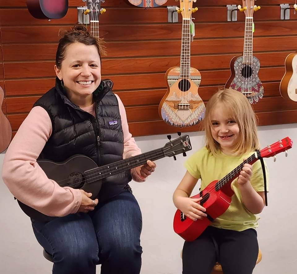 PorchMusicStore's tweet image. Adalee, age 5 loves taking uke lessons with Miss Tara. porchmusicstore.com #ukelessons #musicstore #Franklinpa