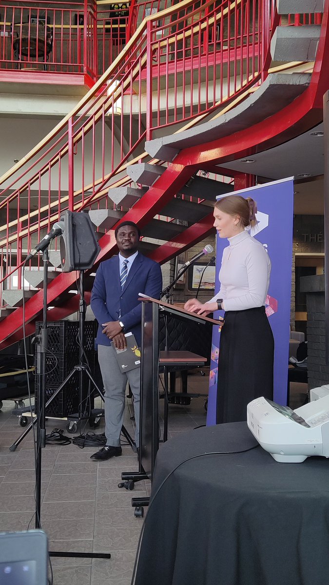 Tellement une belle soirée aux présentations sprint de la relève en recherche!!! 
<a href="/_Acfas/">Acfas</a> <a href="/AcfasAlberta/">Acfas Alberta</a> <a href="/csj_aufsj/">AUFSJ</a> Bravo aux présentateurs et à notre animatrice de feu, et merci à toutes les personnes venues y assister, notamment les élèves! #frcan