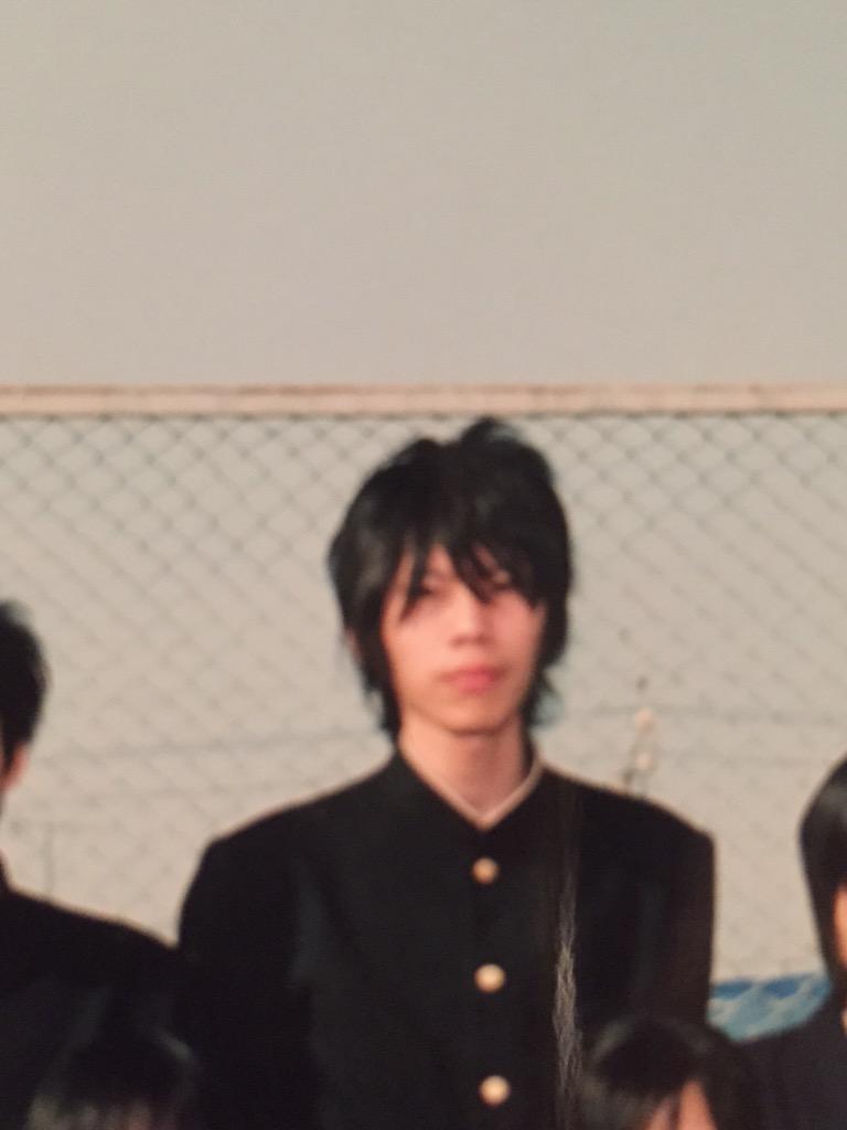 米津玄師　ソツアル 最新の米津玄師めっちゃかっこいい 例の卒アルはアレだけどこの写真だ