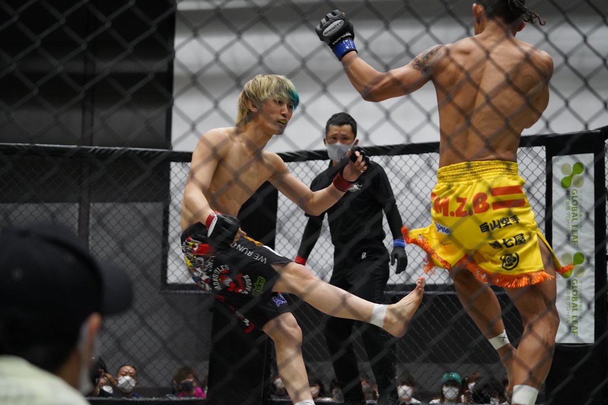 Gigio_jp's tweet photo. 安芸柊斗選手はストロー級1位。徳島から、修斗王座だけでなく、今後、海外を狙えるプロスペクト。
そして、今回の対戦相手は、ONEで活躍してきた澤田龍人選手。まさに世界を知るための試金石となる一戦。

会場で見たことないなぁという人も、是非見て欲しい！
#shooto0319 #プロ修斗後楽園ホール大会 https://t.co/8gp4BllZdm