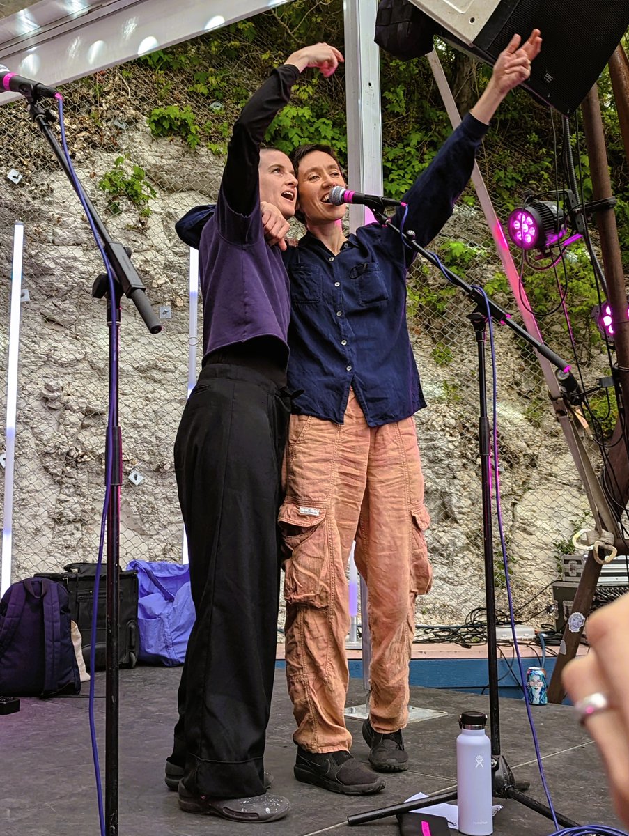ChangoElectrico's tweet photo. Brooklyn-based left-of-center pop musician and producer, Barrie Lindsay, performing at the Women That Rock Day Party Showcase at Cheer Up Charlies during SXSW 2023.
https://t.co/Jw55AuGryh

 #barrie #womenthatrock #sxsw #sxsw2023 https://t.co/JaxDAkBeAZ