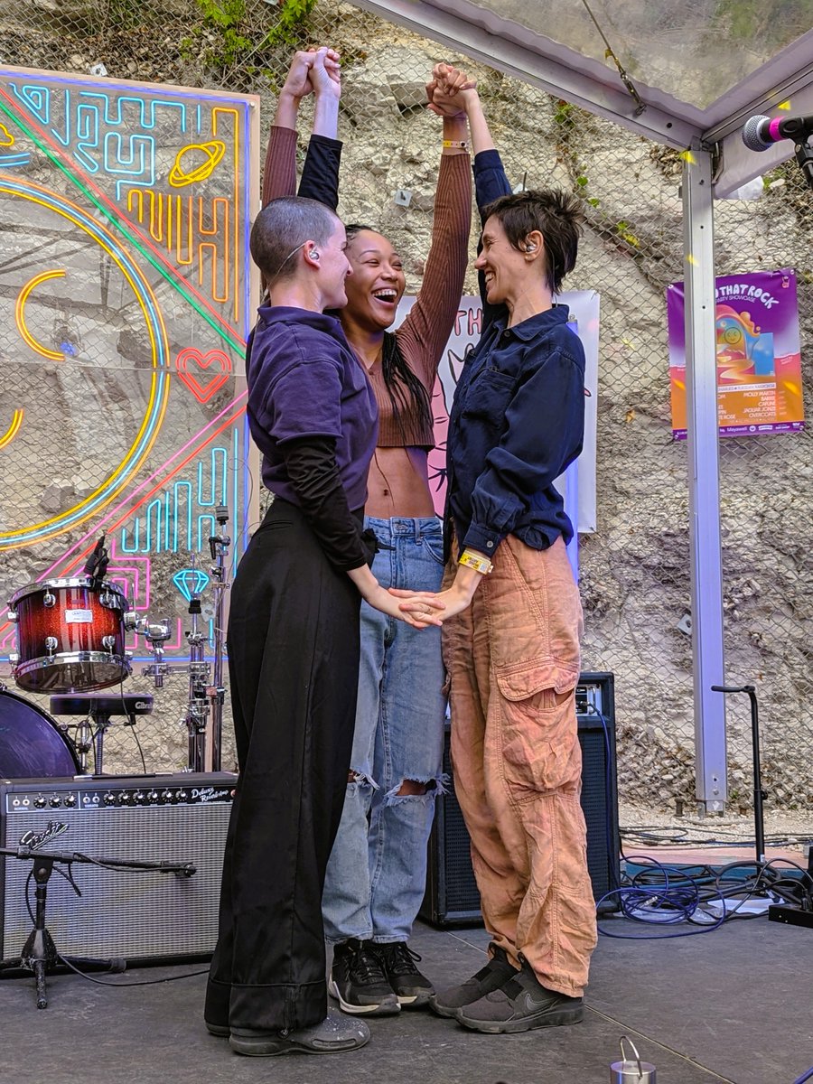 ChangoElectrico's tweet photo. Brooklyn-based left-of-center pop musician and producer, Barrie Lindsay, performing at the Women That Rock Day Party Showcase at Cheer Up Charlies during SXSW 2023.
https://t.co/Jw55AuGryh

 #barrie #womenthatrock #sxsw #sxsw2023 https://t.co/JaxDAkBeAZ