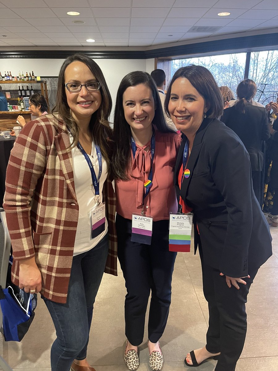 mcfingeret's tweet photo. Serving on the mentoring committee of APOS and finally getting to meet my mentees in person and welcome them to their first live conference of the American Psychosocial Oncology Society is such a great feeling! #APOS2023 @APOSHQ https://t.co/xGXRuOn90u