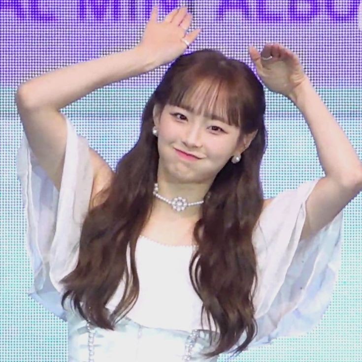 I love chuu :( <3 #chuu #loona #KPOP