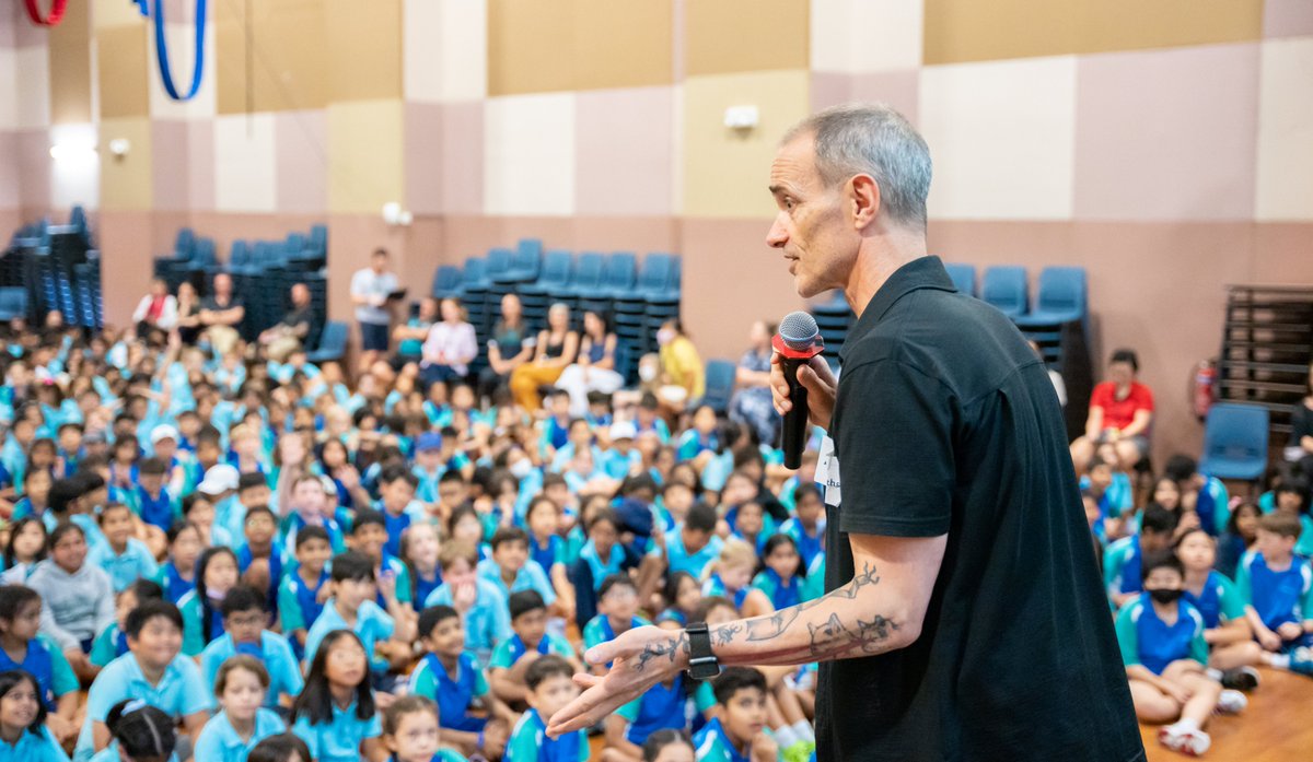 eastlib's tweet photo. Today we welcomed author of The Treehouse books, Andy Griffiths to UWCSEA East Primary. #uwcsea https://t.co/2arPz345t7