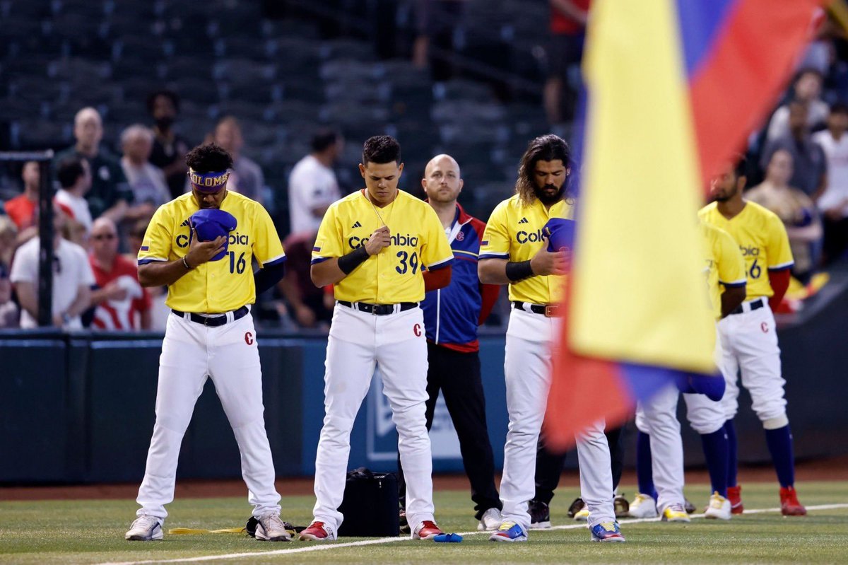 LPB_COL's tweet photo. Muchas gracias fanáticos por el apoyo a la selección Colombia de béisbol, a nuestros peloteros nada que reprochar, estamos orgullosos de ustedes. ¡Volveremos! 🇨🇴⚾️ https://t.co/eASKmldCpC