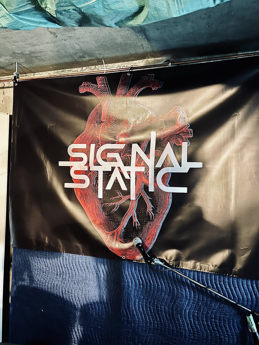 Getting our banner on thanks to Island Graphics Ltd.!

#rockband #musician #musicianlife #branding #canadianmade #canadianmusic