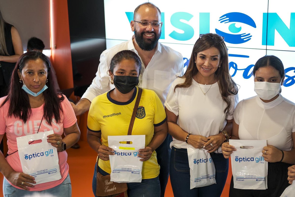 visionparatodo's tweet photo. En Visión Para Todos estamos comprometidos en mejorar la calidad de vida por medio de la salud a quienes no tienen oportunidad de tener lentes de calidad. https://t.co/uIgLfFOnYZ