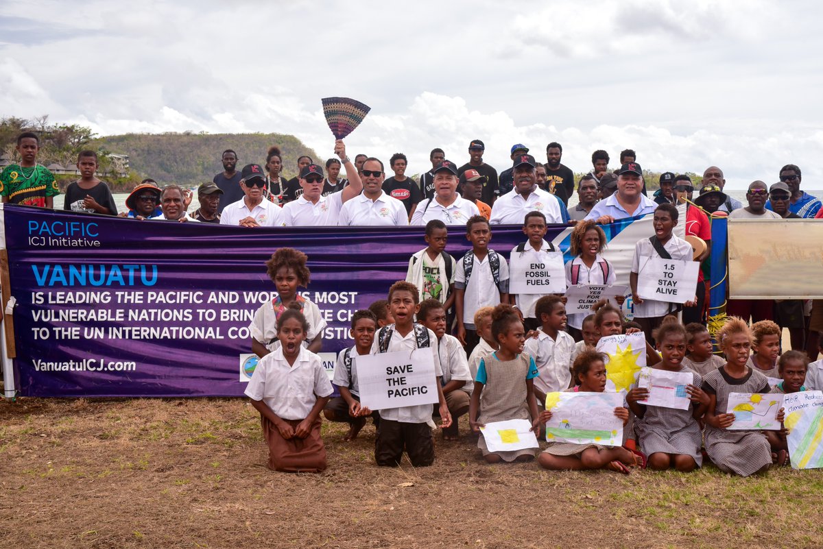 CANPacificIs's tweet photo. Day 2 of the Ministerial Dialogue in Port Vila as govt officials join a community-led action.

The #Pacific is resolute: each second wasted to climate inaction &amp; fossil fuel status quo translates to the loss of lives, homes, livelihoods, traditions &amp; cultures &amp; whole ecosystems. https://t.co/OMDacdYgo3