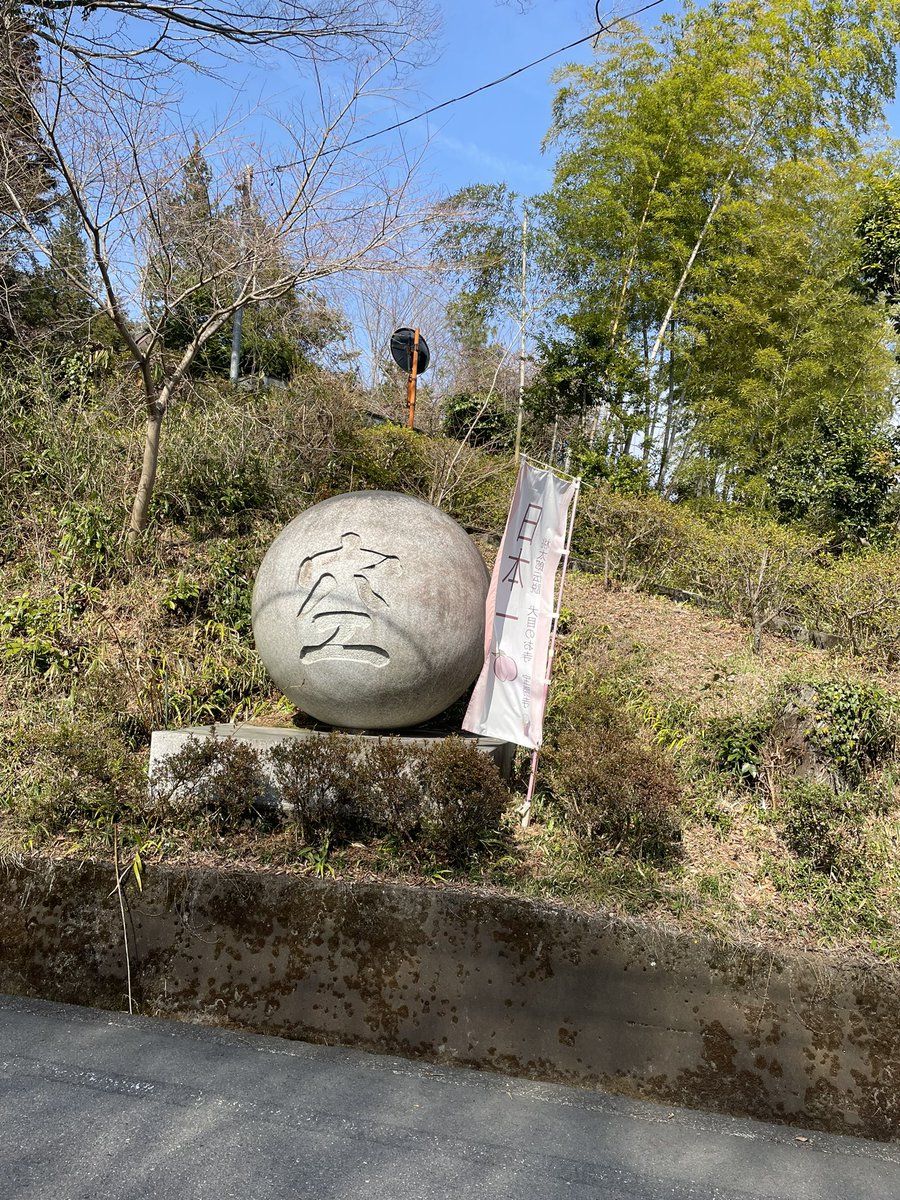 WalkHacker's tweet photo. 新道を行ってらくしようと思ったのに旧道を選んでしまい峠を上がるなう https://t.co/cH44q2TKi4