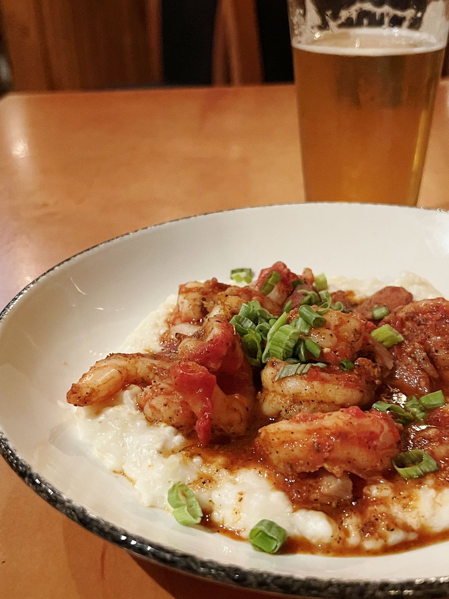 It’s not very often that I enjoy the grits part in Shrimp & Grits as much as I did at Soby’s in Greenville 😋

mitziemee.com/greenville-sob…

#greenvillefood #greenvilleSC #shrimpandgrits