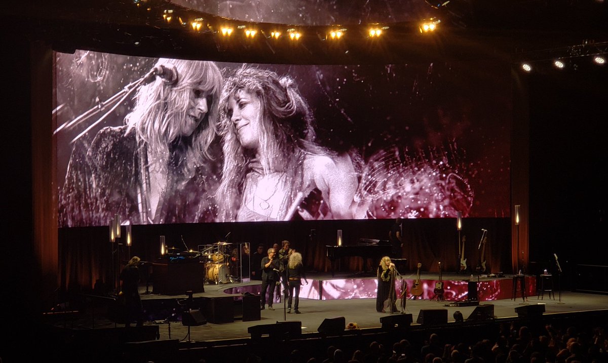 DJMixieSpinha's tweet image. THE LEGENDARY @StevieNicks was so phenomenal tonight! Her last song was a @fleetwoodmac tribute to @christine_mcvie and had me 😭😭😭
