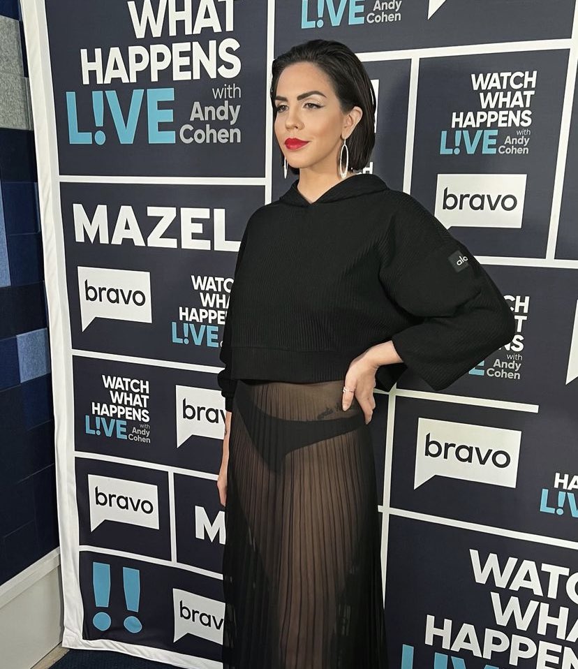 mentionsbymry's tweet photo. Katie really thought she did something with her #WWHL outfit but it’s not giving what she thought it would give 🥴 #PumpRules https://t.co/J0rcm8uwZS