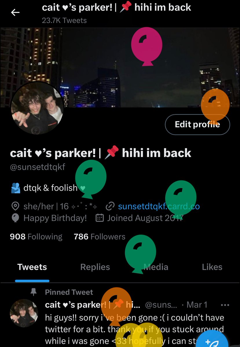 sunset_cait's tweet photo. omg are those balloons? :O https://t.co/vjvZJwUxhJ