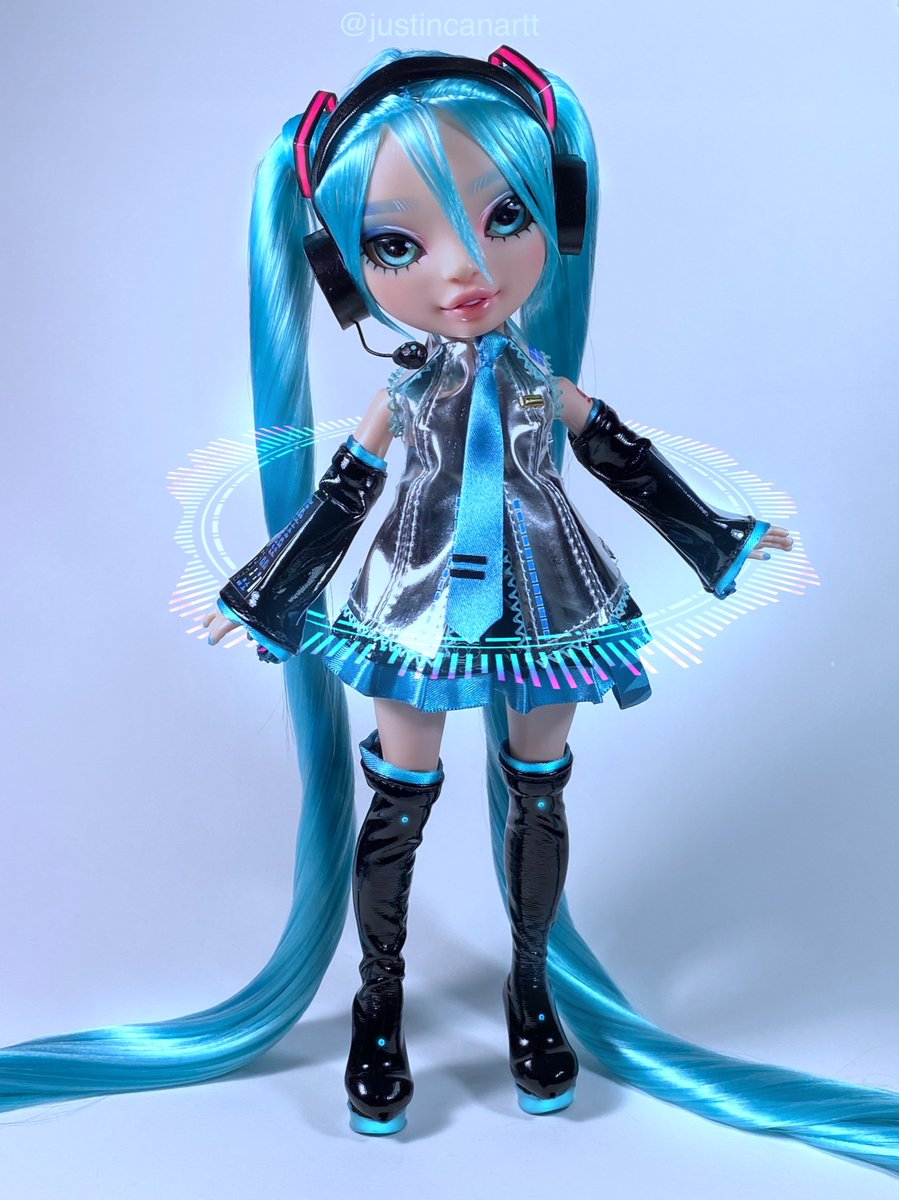 justincanartt's tweet photo. Custom Rainbow High Hatsune Miku Doll!
(Video uploaded to youtube)
#dolltwt #hatsunemiku #customdoll
https://t.co/mC35R9Erfq https://t.co/YJFPjT3skP