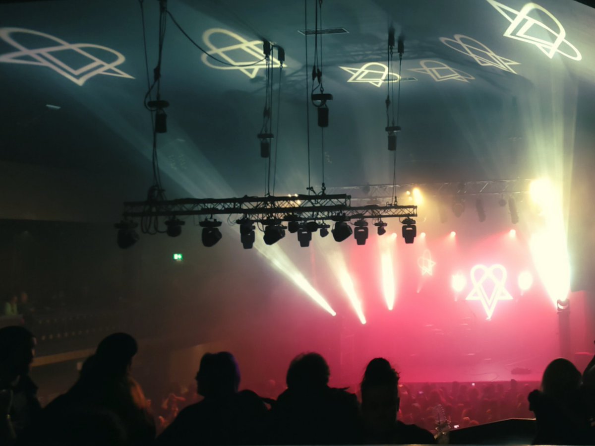 BlaikKirstie's tweet image. Wonder night 😍😍😍 seeing the neon noir UK tour in Manchester 💗💗💗 #villevalo #neonnoir #o2ritzmanchester