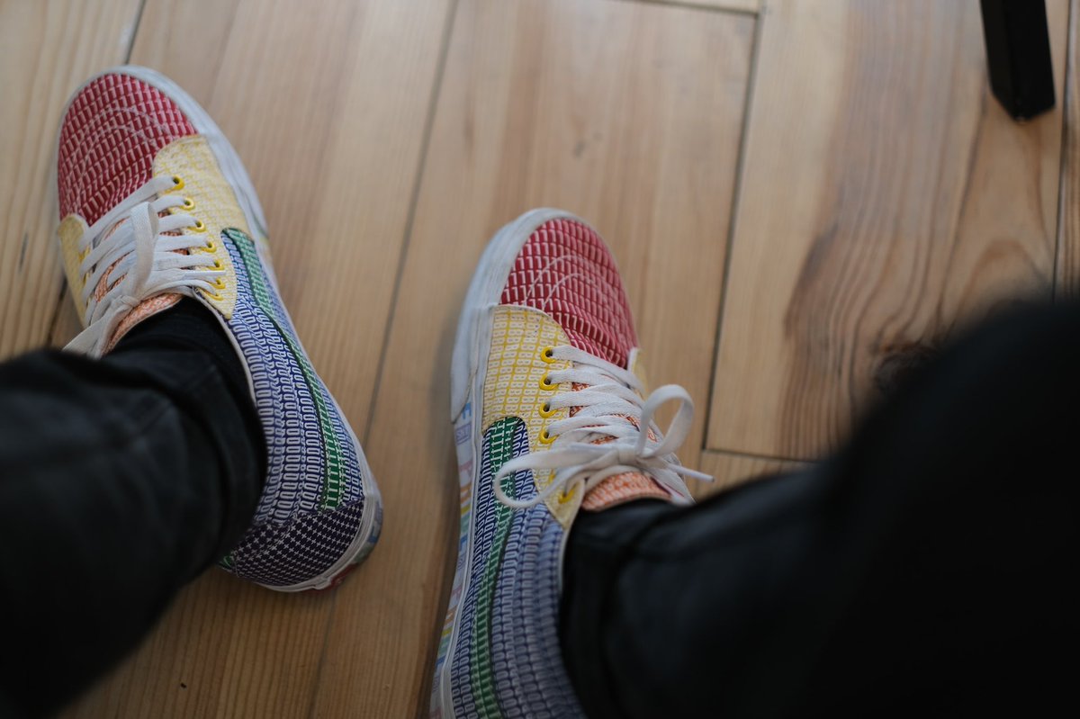 OnlyVans1966's tweet photo. ES | Aprovechando la llegada de la primavera para lucir estas #Sk8Mid edición PRIDE. 👟🏳️‍🌈

EN | Spring is here! Time to show these #Vans Sk8Mid PRIDE edition. 😍☀️

#onlyvans #sneakerhead #sneakerfreaker #lgtb #lgtbi #pride #vanspride #vanssk8mid https://t.co/y33VESHiuf