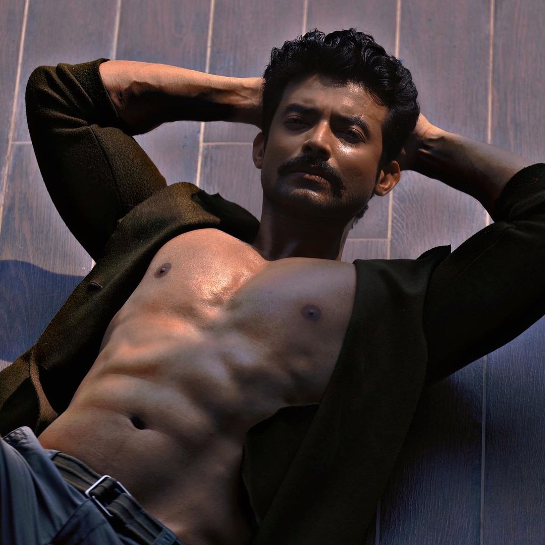 RanojoyBishnu's tweet photo. welcome Summer
📷 @iamsudiptachanda
mua @dassourav3
designer @tamashreeroy
location - @novotelkolkata
#rano #ranojoy #loveandpeace❤️✌️ #abs #sherred #sheredded #bodybuilding #leanmuscle #actorslife https://t.co/EwKx2D6CJg